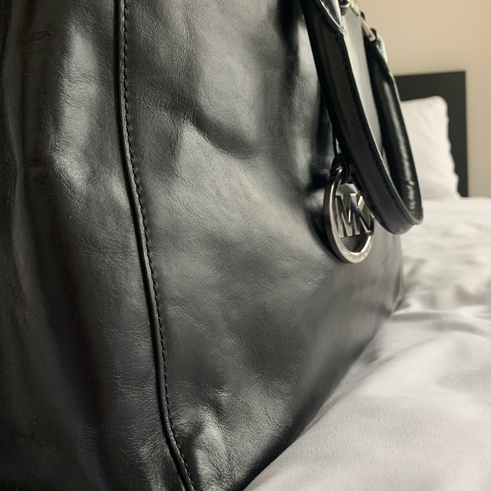 Bedford Tote 👜 by Michael Kors - Picture 6 of 8